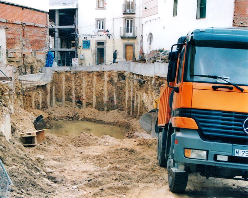 Excavación vaciado pilotaje construcción viviendas El Escorial